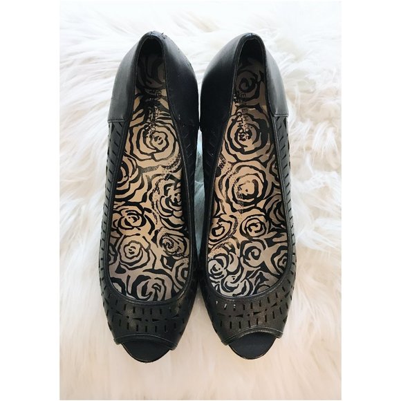 Moving Sale!! GUC Kenneth Cole Reaction Perforate Wedge - Chill 2 The Bone 10M - Picture 3 of 13